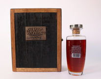 Old Rip Van Winkle 25 Year Bourbon Decanter (2017) thumbnail 3