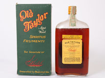 Old Taylor Bottled in Bond Bourbon Quart (1917-1933) thumbnail 2