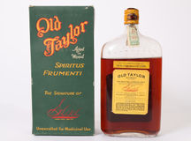 Old Taylor Bottled in Bond Bourbon Quart (1917-1933) thumbnail 2